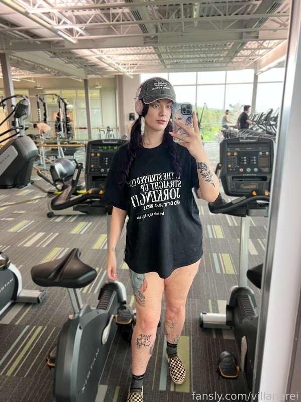 I felt so cute at the gym yesterday 👉🏻👈🏻

#fyp #musclemommy #gym #fitness #tall #tallgirl #purplehair #pigtails #longlegs #thighs #tattoos #alternative