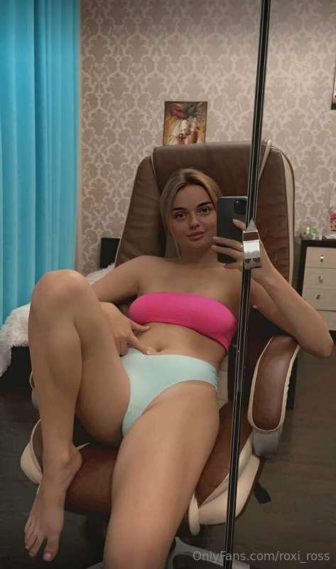 💖𝐅𝐑𝐄𝐄𝐄 𝐒𝐔𝐁𝐒𝐂𝐑𝐈𝐏𝐓𝐈𝐎𝐍💖Sweet cute @aria_stark just turned 18 ye..