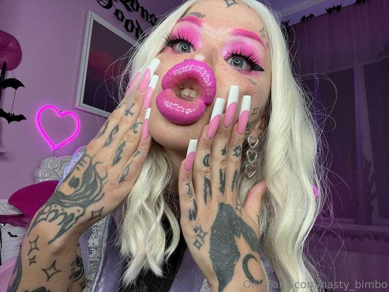I just adore to be a living fucktoy😍Thats a shame i haven’t ..