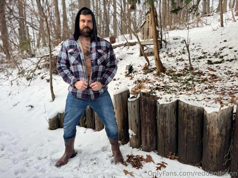 Let’s sled ride and then cuddle the fuck out of me 🐻
