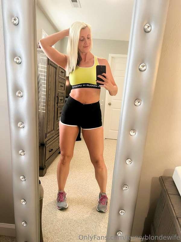 kurvyblondewife image #15