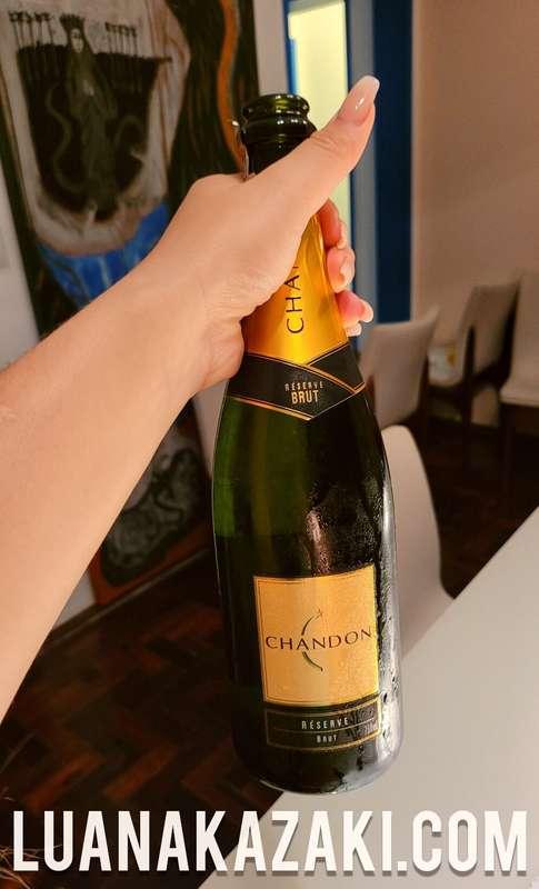 Depois de uma noite dessa? Nada melhor do que um champagne p..