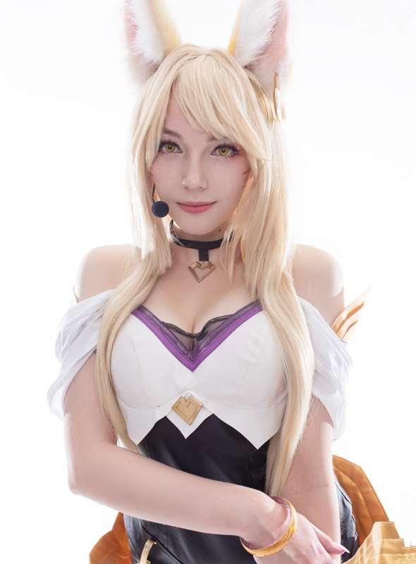 K/DA Ahri from anniversary photobook