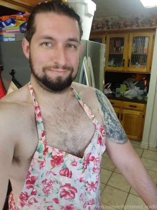 Do I look good in a pink floral apron? 😉