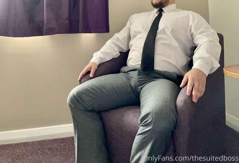 Who wants to sit on my lap #Suited #bulge #boss