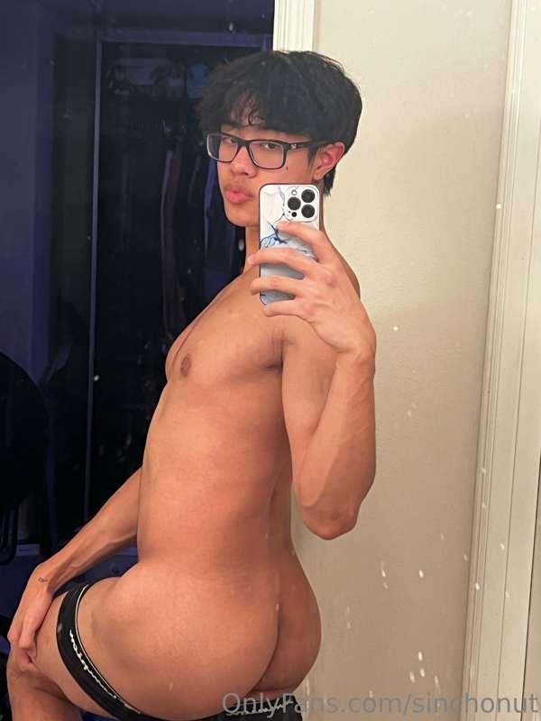 anyone wanna cum in my plump ass?