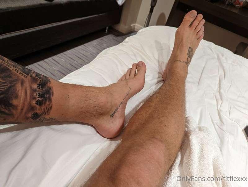 Keeping you feet lovers happy with my size 12s 😜👣