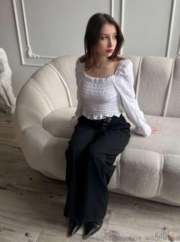 🟢CLICK HERE - @evelina_wildewood 🟢 This cutie is online and ..