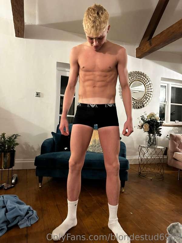 Pull down these briefs and lemme make you feel good tonight ..
