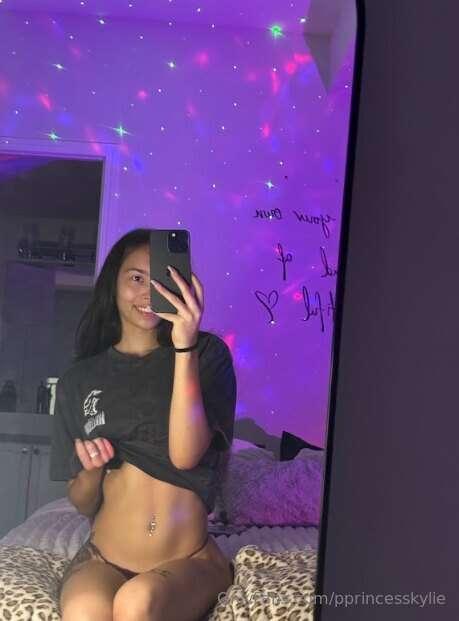 Want a peek? You’ll have to earn it😘