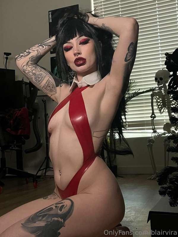 should i do another look in this latex outfit again?