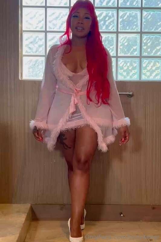 Hey loves. I just sent out my new lingerie video. Check your..