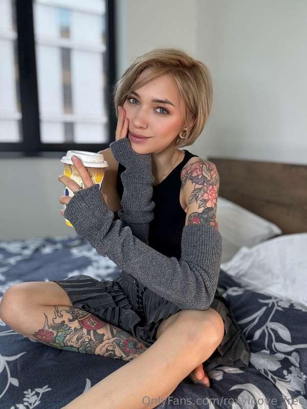 It's time for hot tea and cozy movie watching💖☕️🍁