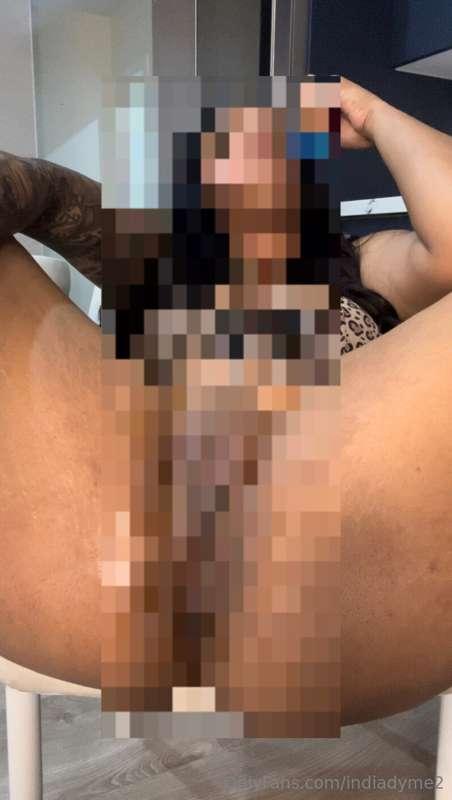 Can you spot my tight Pussy hole🥰 Waiting for you to stretch..