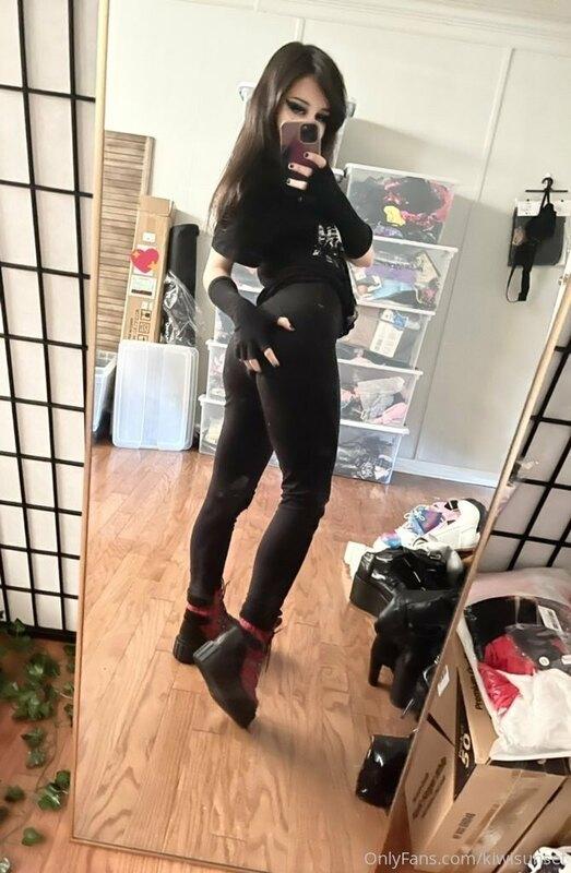 tummy pic and mirror selfie :D