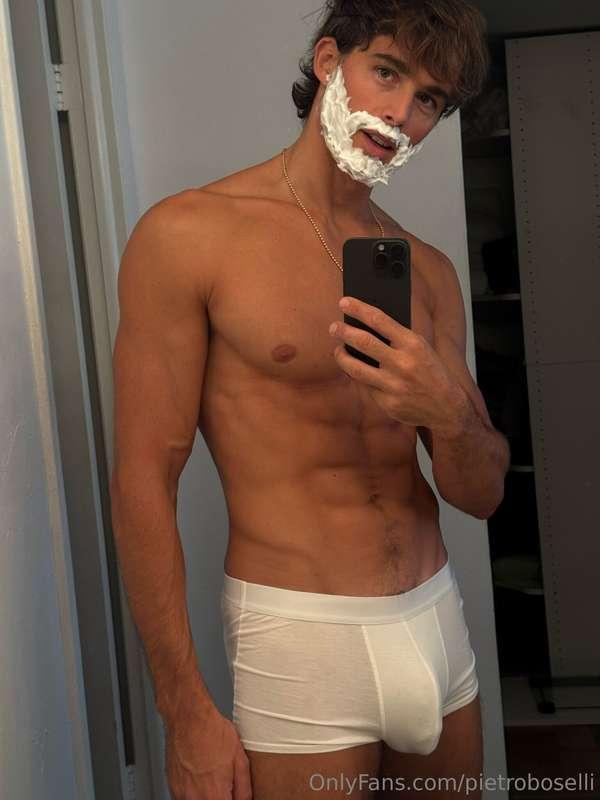 Quick shave in my new boxers 🤫 Sent you a nice photo in the ..
