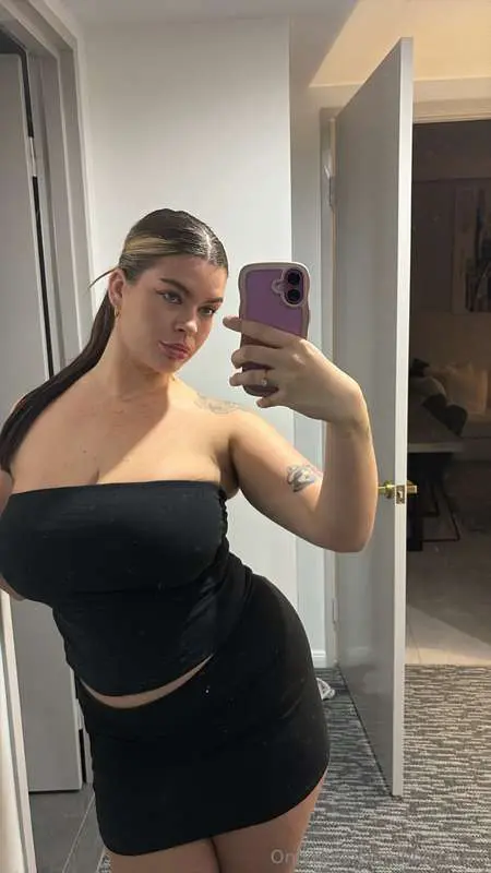 Damn cant stop looking at myself in the mirror 🙈