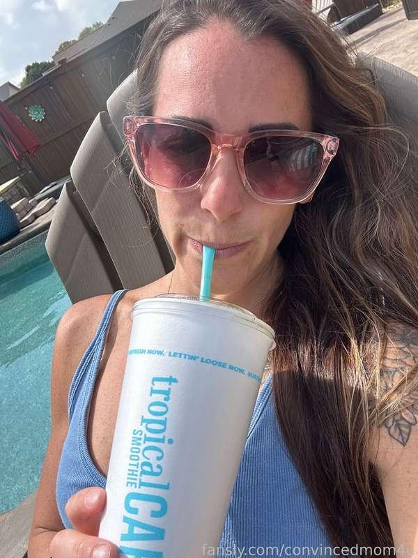 it’s a tropical smoothie kind of day! what’s your favorite flavor! 😎☀️