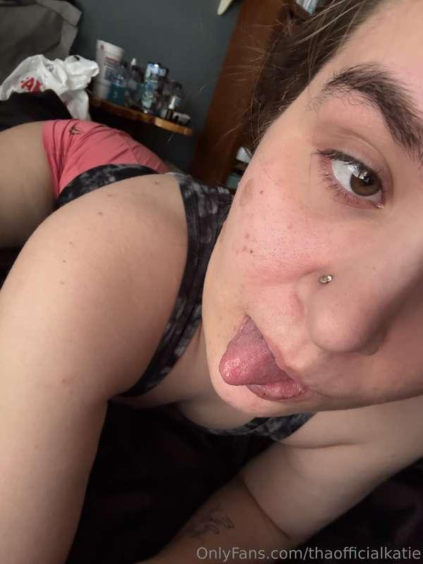 Kinda craving your cock, can I have it in my dms? 😼