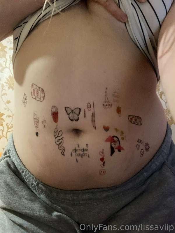 i sucked my stomach in so it looks small but don't worry i a..