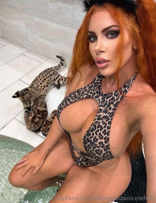 wanna see my 🐱?