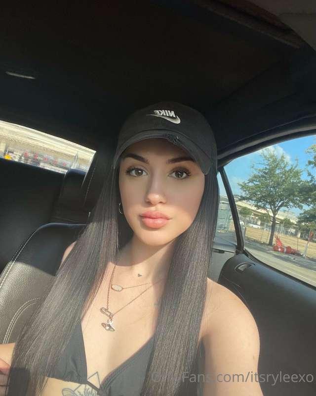 𝗕𝗚𝗚 𝗕𝗨𝗡𝗗𝗟𝗘 🍆
 Tip me $12 for 3 full length boy/girl/girl vid..