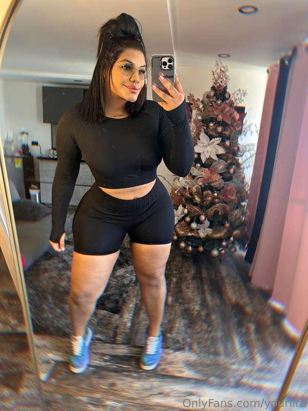 The only thing getting a workout is your imagination 😘💪 