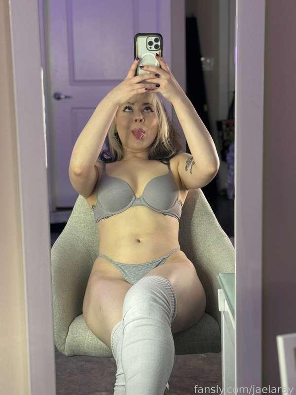 Dropping these here to remind you all of my perfection 😌💅🏻

#fyp #curvy #snowwhite #4k #pale #thighhighs #egirl 
