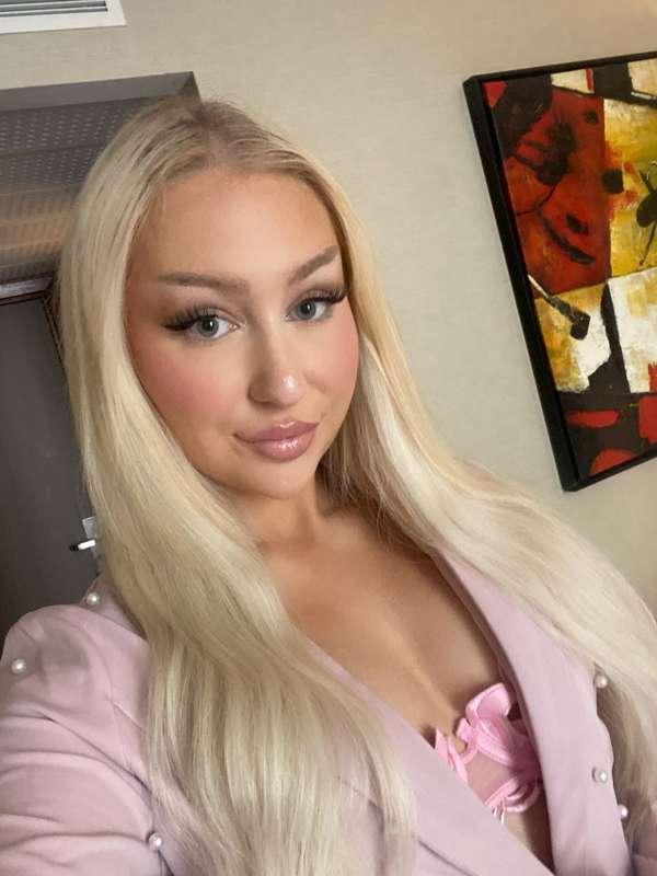 Would you cum all over my face? 😜