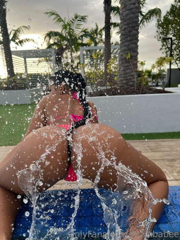 get splashed, get wet