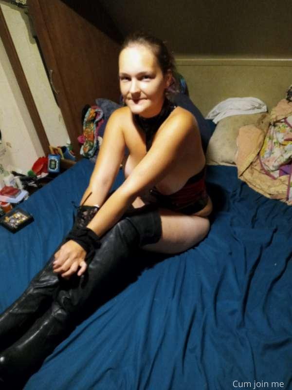 Who wants to have some fun wit me in leather? 😈😈😈🎉🎉🎉🌹🌹🌹