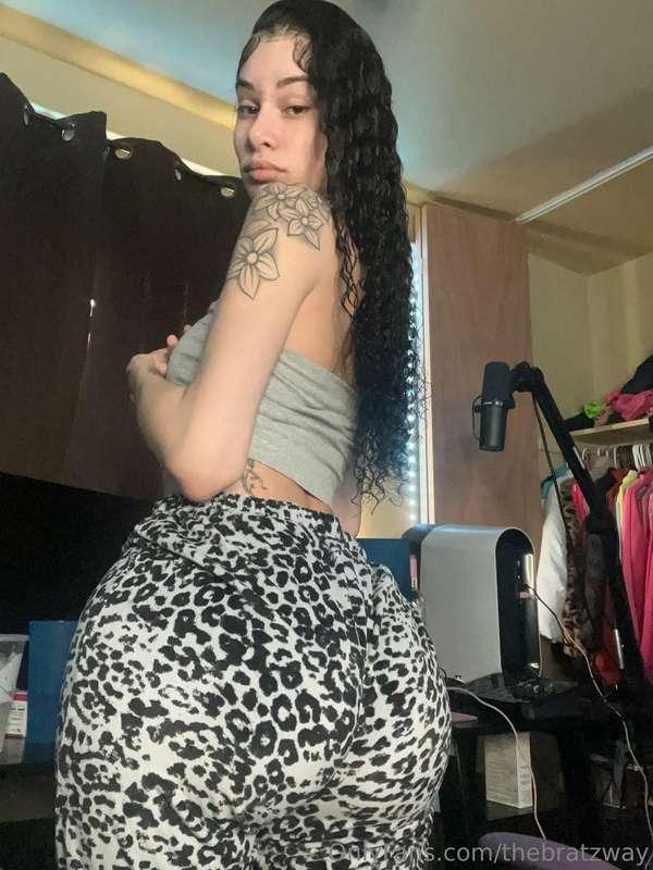 Eyes on the prize, or should I say, the you in the prize?😈
