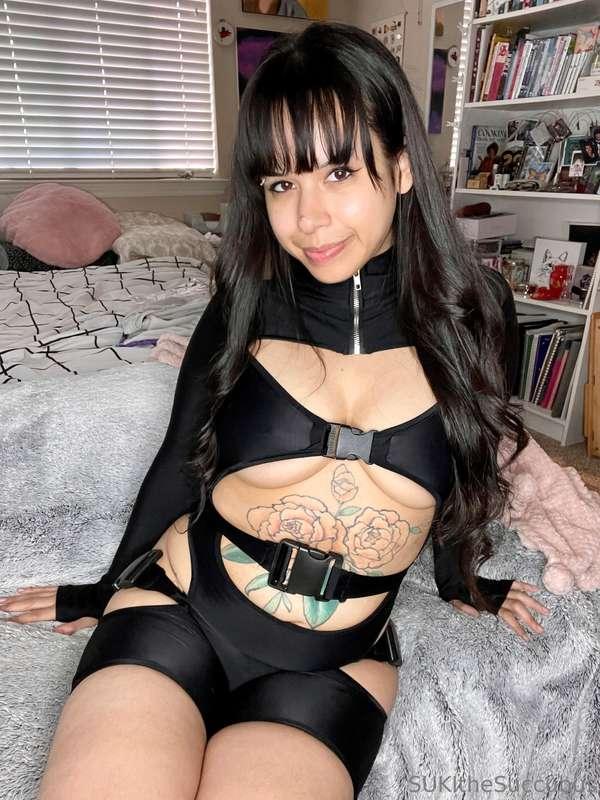 I love how cute my belly looks in this bodysuit!