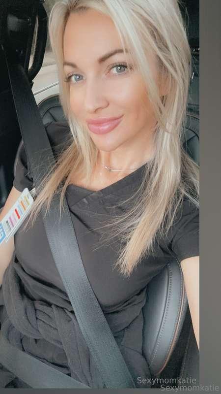 I wanna be your favorite naughty nurse 👩🏼‍⚕️💋 