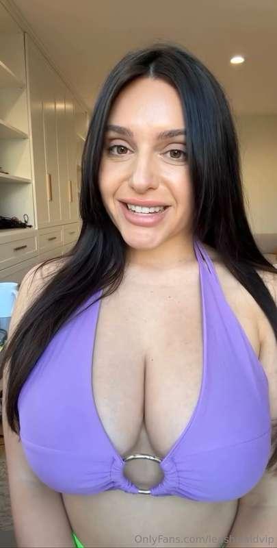 I’ve been told 💜 brings out my eye color 😍 What do you think..