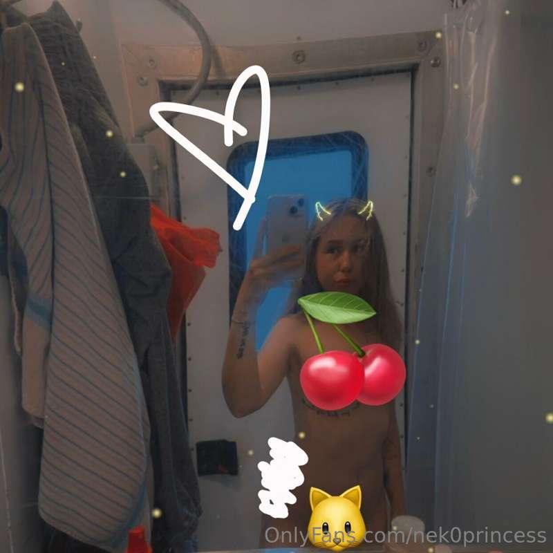 Pre-shower selfie 🙈 hehe