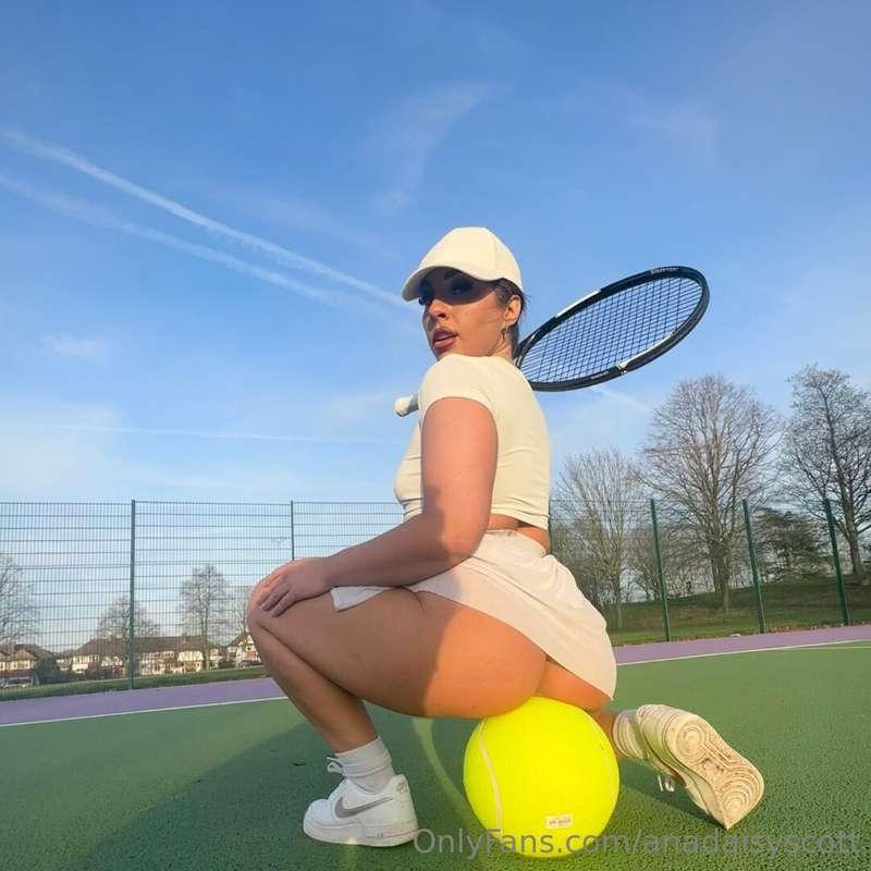 Tennis Roleplay Vid is dropping tonight at 6pm gmt! 😈 