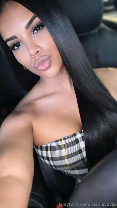 Morning! 1 or 2 ?🥰