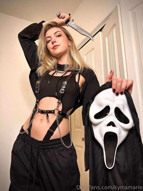 it’s scary movie szn 👻 what’s your favorite scary movie? It'..