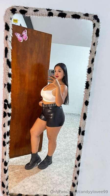 Hey ! 🫶 welcome, my name is Lola, I am a Latina, who has her..