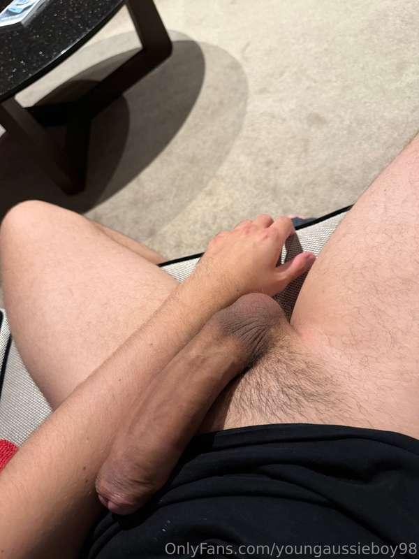 i have such huge hands i hope you guys know my cock is bigge..