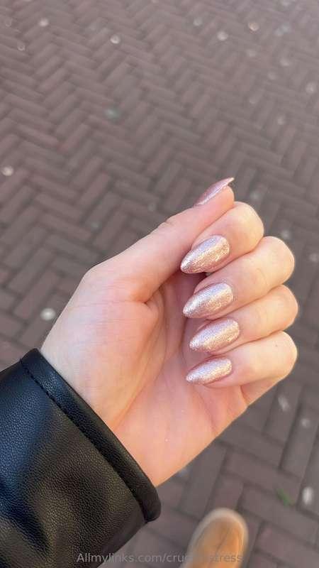New nails.... would look more hot when I scratch your face