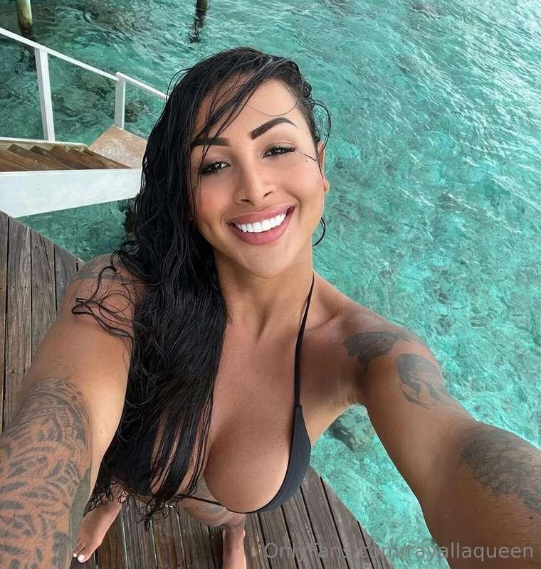 My hot bigcock TS friend @carolinemuniz waiting you with ver..