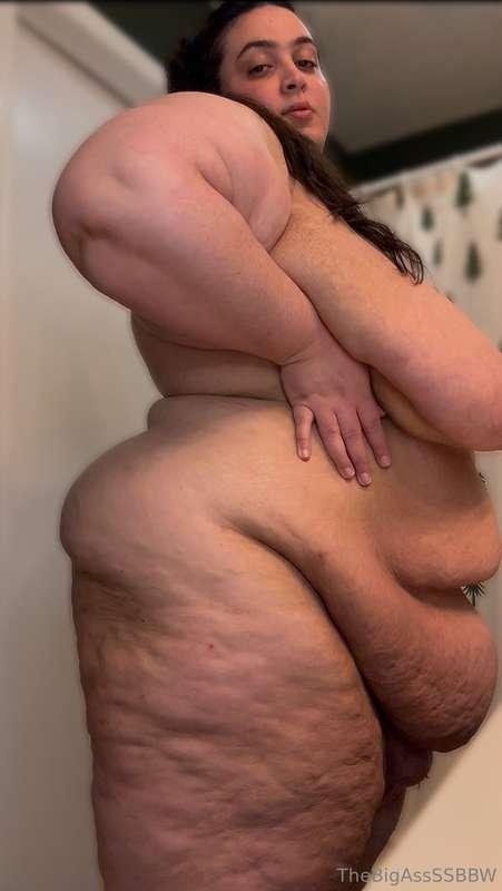 Loving the way my gut hangs 