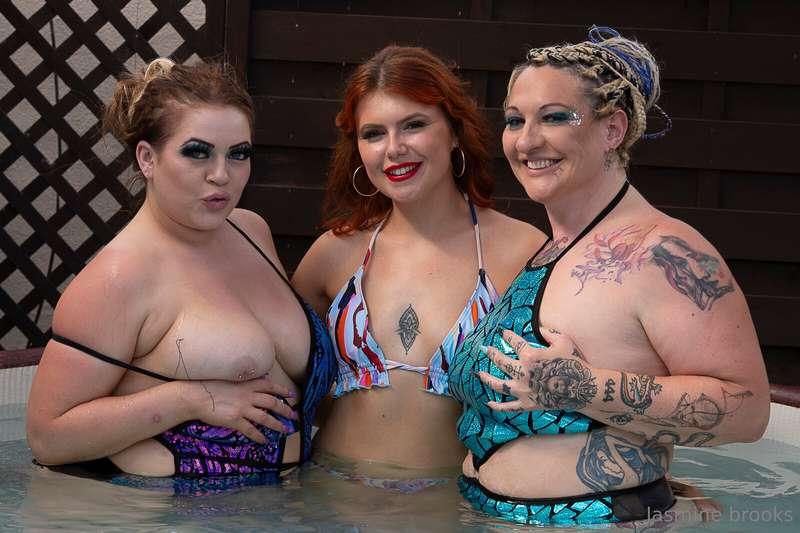 More girls the better right 😜 @livieblainn @cataliavalentin