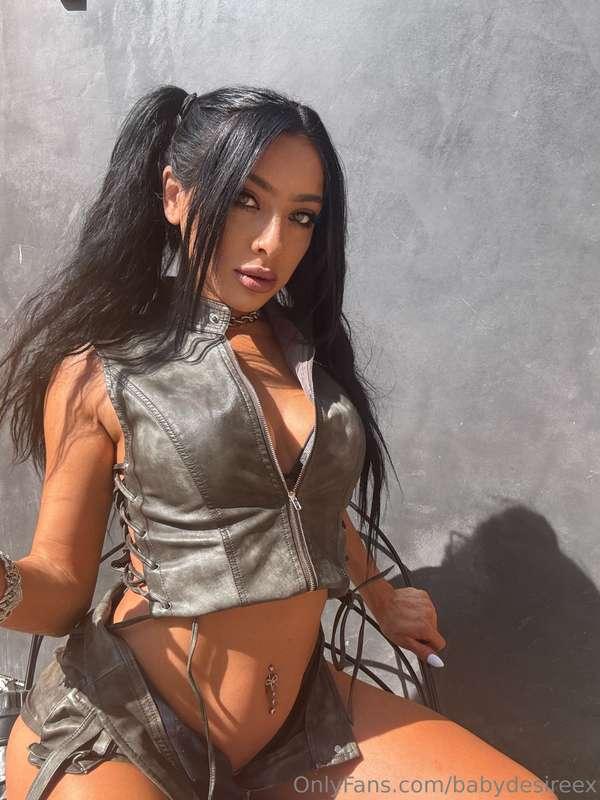 Zipped up for now… but not for long. Join me.💦😘