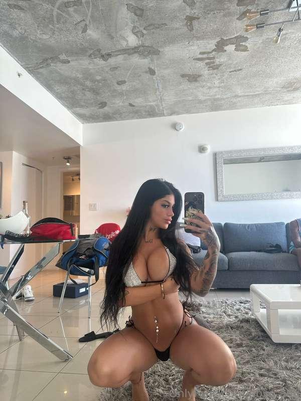 GOING LIVE ON MY VIP PAGE TONIGHT AT 10pm EASTERN @angicakes..