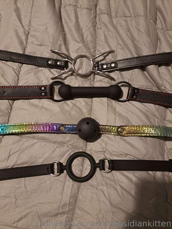 Sorting through my gags. I need some more 😈 what's your favo..