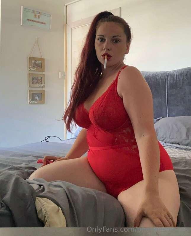 phoebesmokes image #0