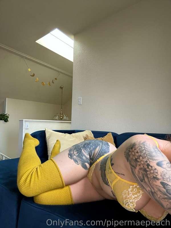 hey babe ~ I just wanna be the little spoon forever! 💛🌙

Wha..